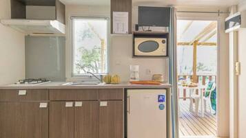 Kühlschrank, Mikrowelle, Herdplatte