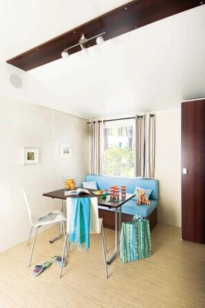 Dining - Camping 3 étoiles - Piscine - ccbbgii (Sussargues)