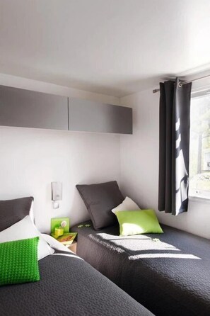 3 bedrooms, WiFi - Camping 3 étoiles - Piscine  - ccbbh0c (Sussargues)