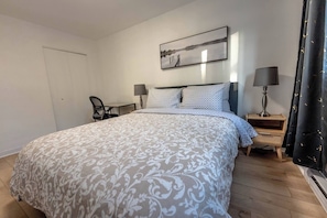 3 bedrooms, desk, iron/ironing board, WiFi