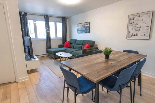 Chic 3BR 5 Beds 5min walk to Metro Free Parking