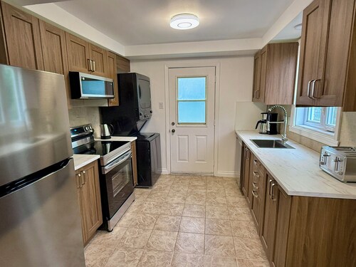 Chic 3BR 5 Beds 5min walk to Metro Free Parking