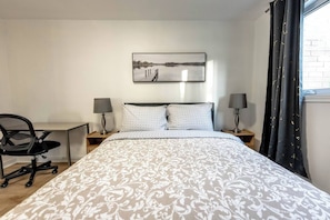 3 bedrooms, desk, iron/ironing board, WiFi