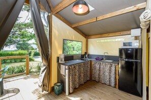 Fridge, microwave, stovetop - Camping 3 étoiles - Piscine - ccbbhfb (Clohars-Carnoët)