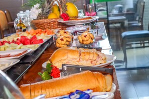 Desayuno bufé gratuito y diario