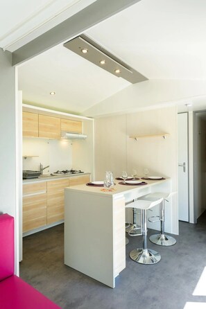 Fridge, microwave, stovetop