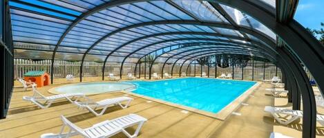 Indendørs pool, opvarmet pool