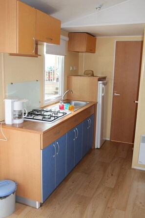 Private kitchen - ZEcamping 3* toboggans piscine chiens acceptés locatif 25m2 4 pers (Peynier)