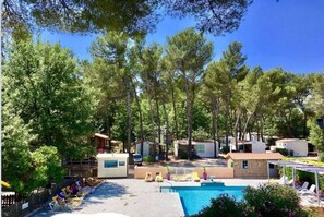 Pool - ZEcamping 3* toboggans piscine chiens acceptés locatif 25m2 4 pers (Peynier)