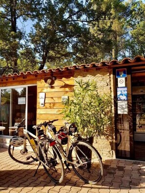 Exterior detail - Camping 3 étoiles - Piscine - ccbbhgh (Peynier)