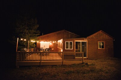 Cozy 2 bedroom Cabin in the Woods-Pet Friendly