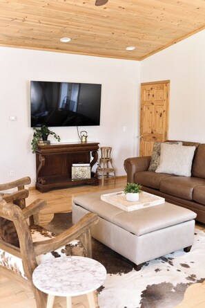 Téléviseur connecté, foyer, livres