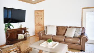 Smart-TV, Kamin, Bücher