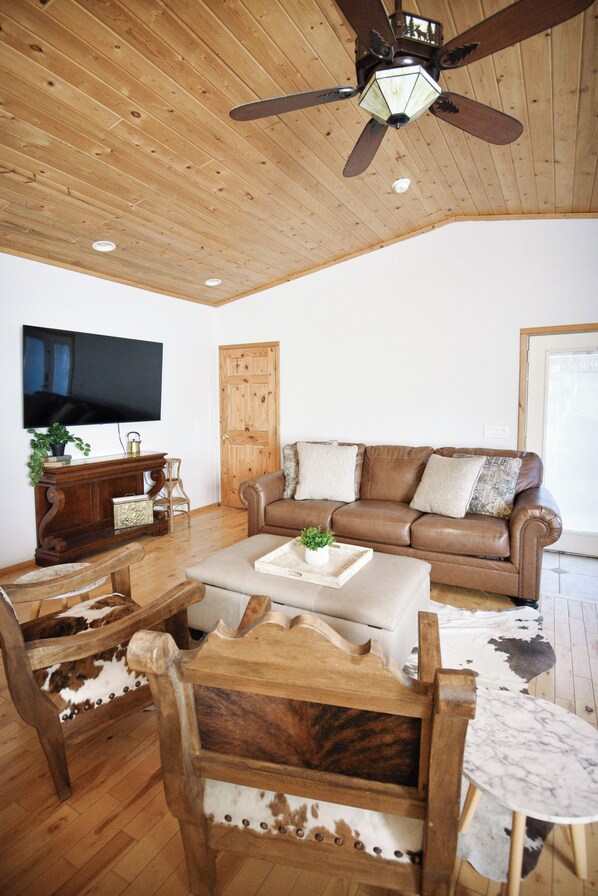 Téléviseur connecté, foyer, livres