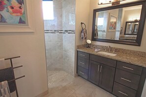 Shower, towels - Three Palms Summary: (Port Charlotte)
