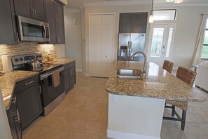 Fridge, microwave, oven, stovetop - Three Palms Summary: (Port Charlotte)