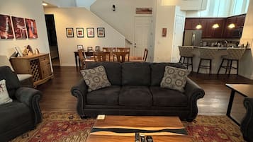 Smart-TV, Kamin, Bücher