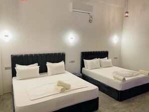 Family Room, Pool View - The White Pillow (Arugam Bay)