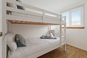 2 bedrooms, iron/ironing board, travel cot, free WiFi