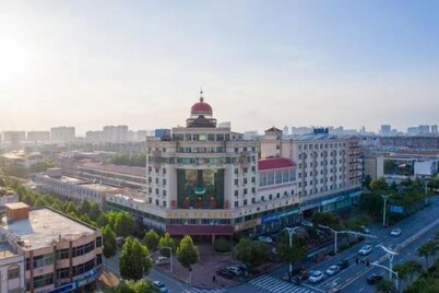 Huanyu Grand Hotel (Yishui Dongfang Shopping Center Chang'an South Road)