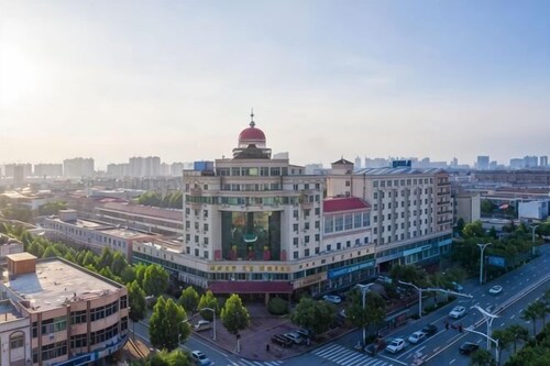 Huanyu Grand Hotel (Yishui Dongfang Shopping Center Chang'an South Road)