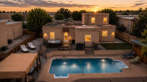 Family Fun, Movie Theater • Games • Full Kitchen • Quiet Cul-de-Sac SUPERHOST