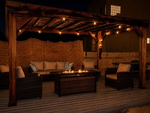 An outdoor patio with a wooden pergola, wicker furniture, and a fire feature. - Family Fun, Movie Theater • Games • Full Kitchen • Quiet Cul-de-Sac SUPERHOST (Farmington)