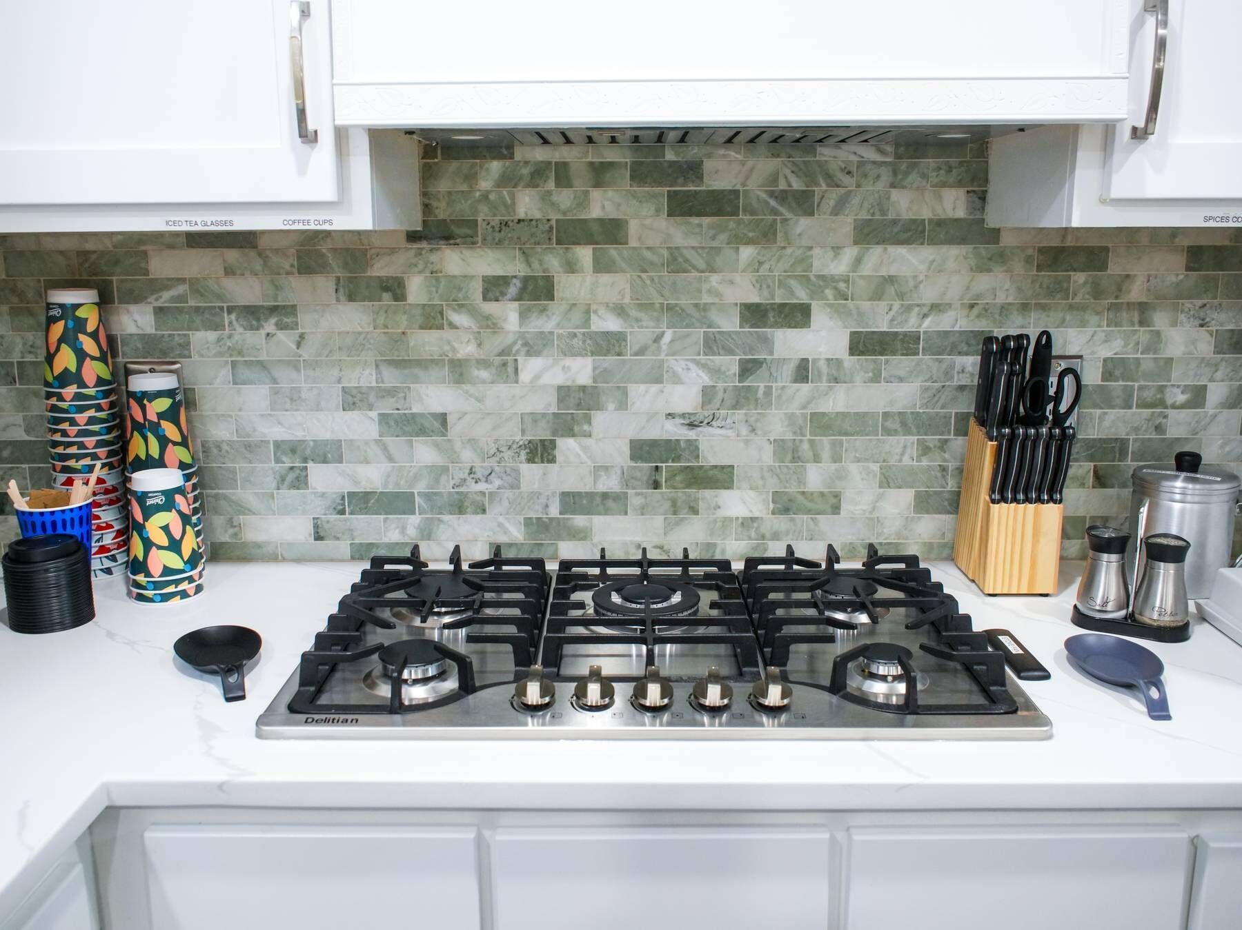 電子レンジ、オーブン、コンロ、食器洗い機