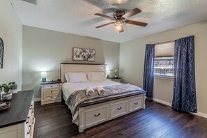 4 Schlafzimmer, Schreibtisch, Bügeleisen/Bügelbrett, Reisekinderbett