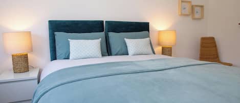 2 bedrooms, WiFi (free), bed sheets