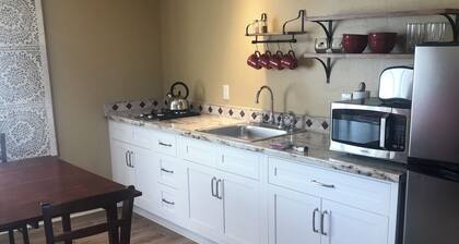 Charming 1-bedroom house in Escondido with AC, WiFi, quiet and private, views
