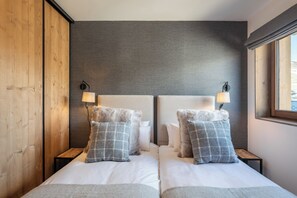 2 bedrooms, iron/ironing board, free WiFi, bed sheets - Ascar – Chic Mountain Stay in Alpe d’Huez (Alpe d`Huez)