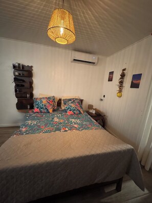 1 chambre, lit parapluie, Wi-Fi gratuit, draps fournis