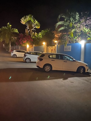 Property grounds - Studio in small residence with swimming pool, 30m from Petit Havre beach (Le Gosier)