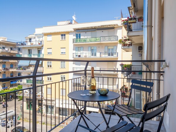 Quarto casal luxo, sacada, vista para a cidade | Sacada