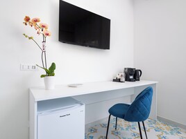 Doppia Comfort, vista città | Una scrivania, postazione laptop, Wi-Fi gratuito