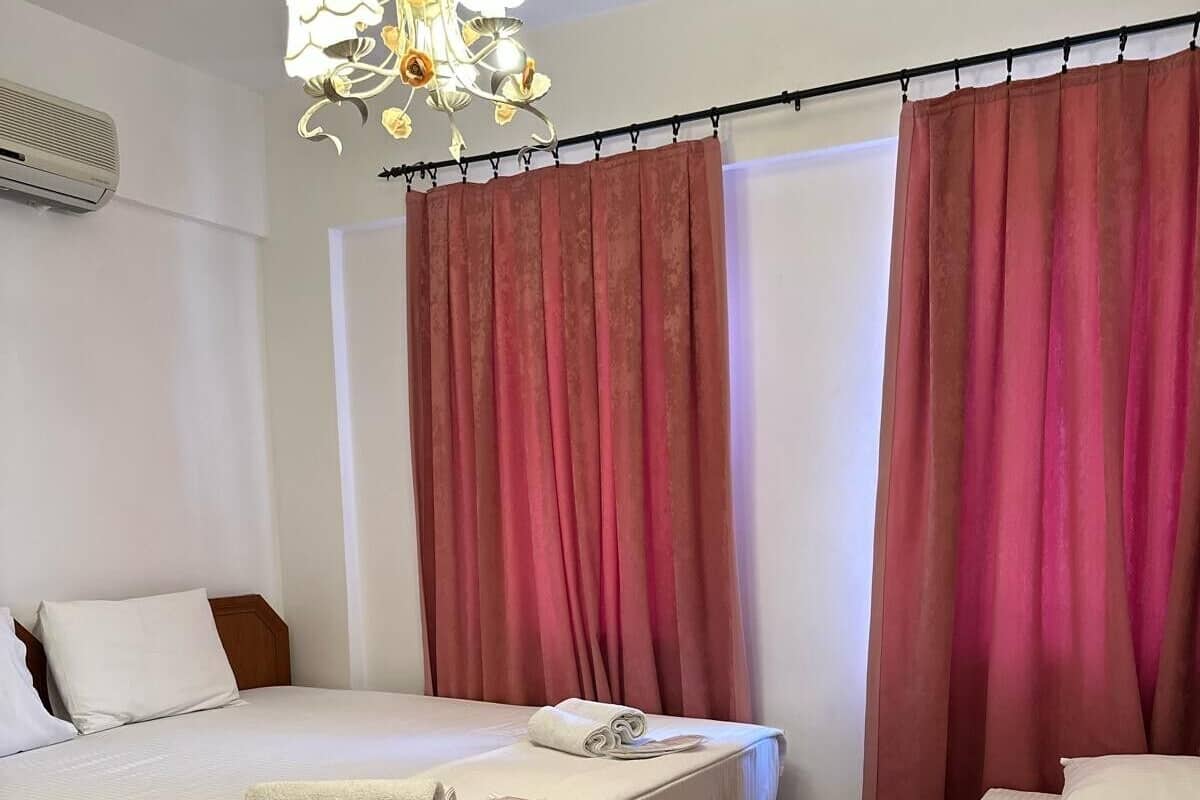 Room | Desk, free WiFi
