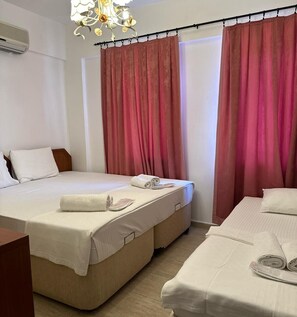 Desk, free WiFi - NEVALINN (Bozcaada)