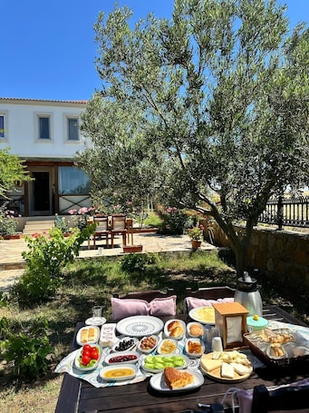 Free daily local cuisine breakfast. NEVALINN