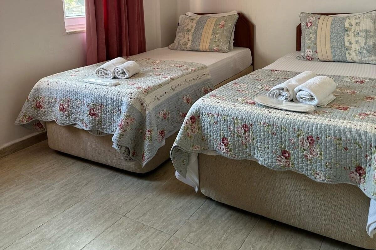 Twin Room | Desk, free WiFi