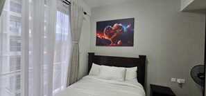 1 dormitorio, tabla de planchar con plancha, wifi y ropa de cama