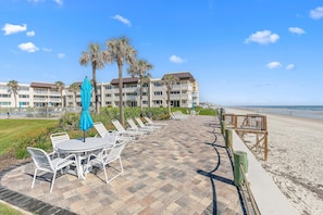 Outdoor dining - Chateau by the Sea 34B (New Smyrna Beach)