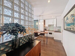 Fridge, microwave, oven, coffee/tea maker