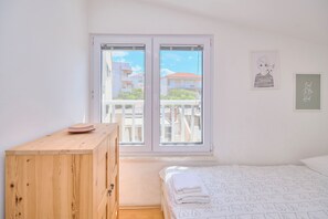 2 bedrooms, WiFi, bed sheets