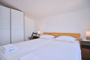 2 bedrooms, iron/ironing board, free WiFi, bed sheets