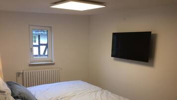 3 chambres, fer et planche à repasser, Wi-Fi, draps fournis