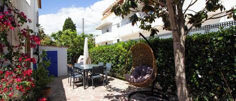 تناول الطعام بالخارج