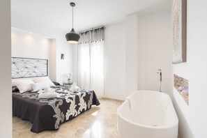 3 bedrooms, iron/ironing board, free WiFi