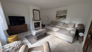 Smart TV, fireplace, video games, DVD player - Domaine de la Pigne, tranquillity as far as the eye can see (Puy-Saint-Martin)