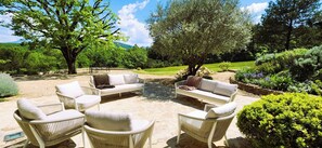 Terrace/patio - Domaine de la Pigne, tranquillity as far as the eye can see (Puy-Saint-Martin)